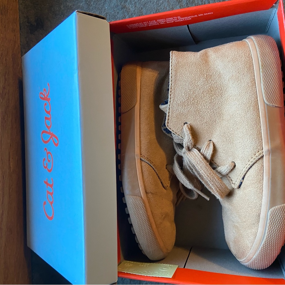 Toddler size 10 Cat & Jack Sutton